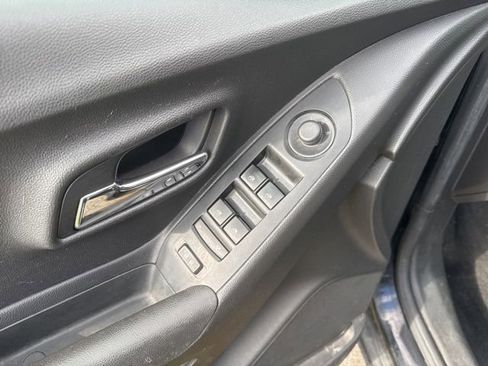 Used 2020 Chevrolet Trax LS image 7