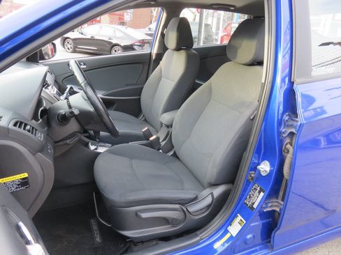 Used 2014 Hyundai Accent SE w/ Option Group 3 FWD image 10