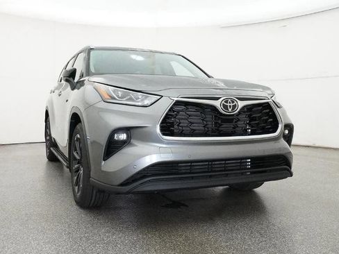 Used 2026 Toyota Highlander Limited AWD/4WD image 28