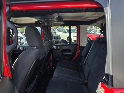 Used 2024 Jeep Wrangler Unlimited Rubicon 4xe image 17