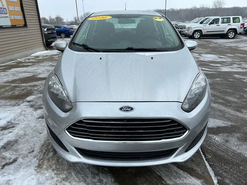 Used 2016 Ford Fiesta SE image 2