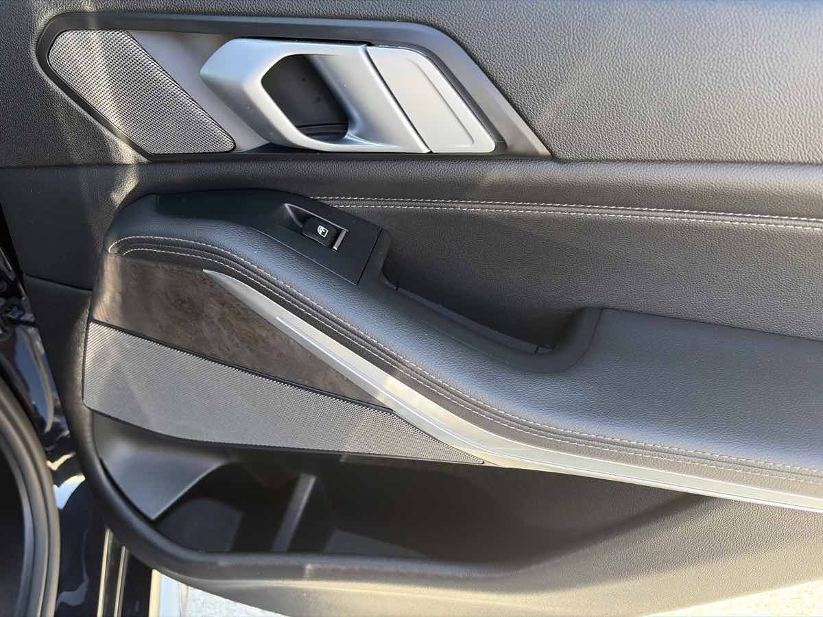 Used 2019 BMW X5 xDrive50i w/ M Sport Package AWD/4WD image 27