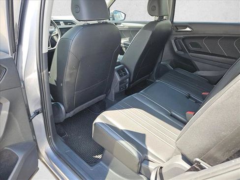 Used 2024 Volkswagen Tiguan SE FWD image 10