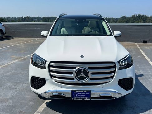 Used 2024 Mercedes-Benz GLS 450 4MATIC image 2