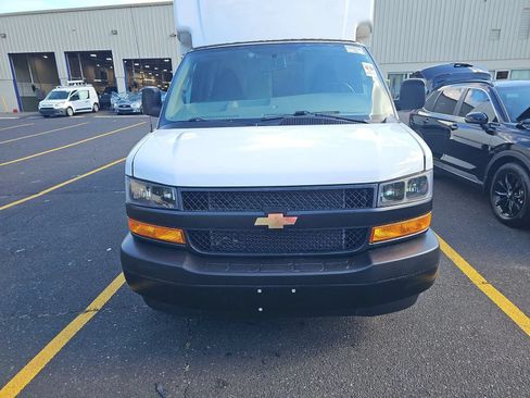 Used 2023 Chevrolet Express 3500 w/ Power Convenience Package RWD image 4