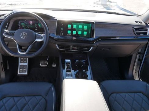 Certified 2025 Volkswagen Atlas SEL Premium R-Line image 22