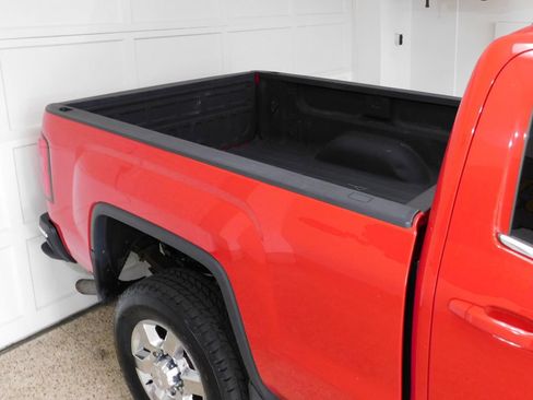Used 2018 GMC Sierra 2500 SLE w/ HD SLE Preferred Plus Package AWD/4WD image 10