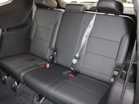 Used 2025 Buick Enclave Preferred image 6