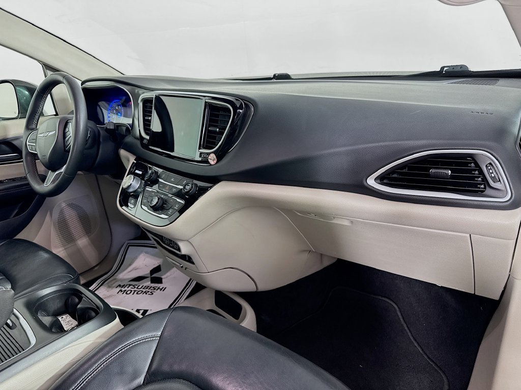 Used 2022 Chrysler Pacifica Touring-L FWD image 29