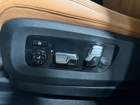 Used 2023 BMW X7 xDrive40i w/ M Sport Package AWD/4WD image 13