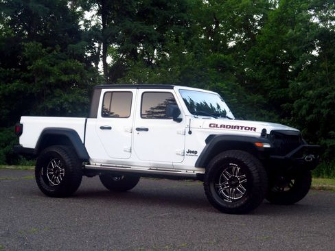 Used 2020 Jeep Gladiator Sport w/ Quick Order Package 24S AWD/4WD image 4