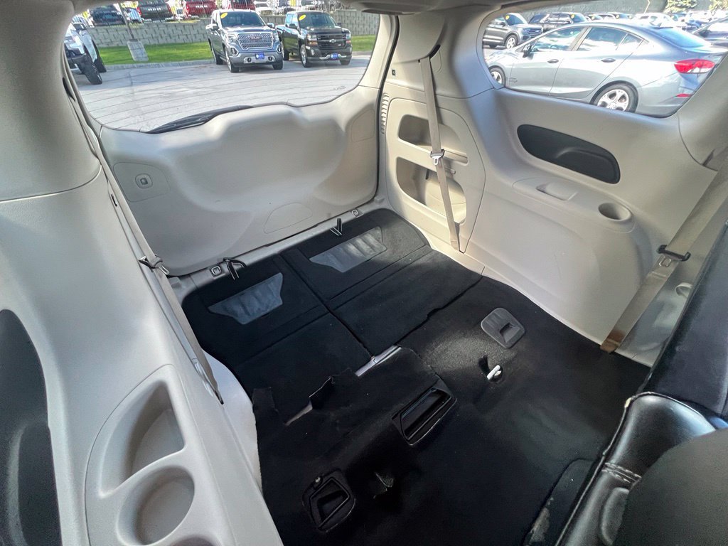 Used 2023 Chrysler Pacifica Touring-L FWD image 24