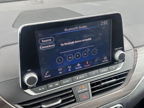 Used 2025 Nissan Altima 2.5 SV FWD image 16