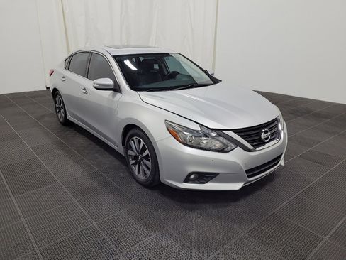 Used 2017 Nissan Altima 2.5 SL w/ 2.5 Technology Package image 13