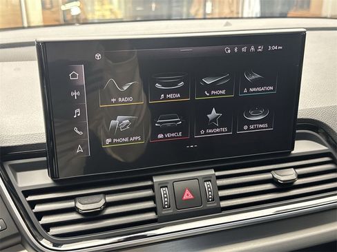 Certified 2024 Audi Q5 e Premium Plus image 18