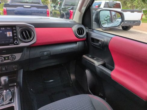 Used 2020 Toyota Tacoma SR5 RWD image 16