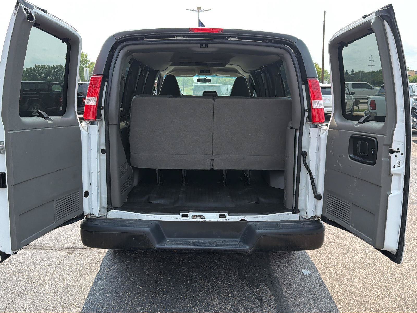 Used 2022 Chevrolet Express 2500 LS RWD image 16