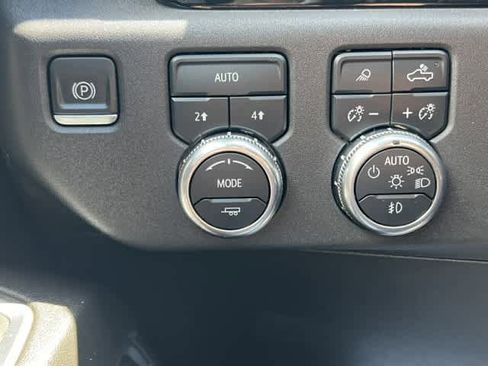 Used 2024 GMC Sierra 1500 SLT image 29