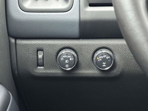 Used 2022 Chevrolet Colorado Z71 w/ Z71 Midnight Edition image 25