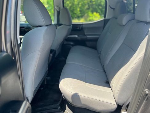 Used 2017 Toyota Tacoma SR5 RWD image 11