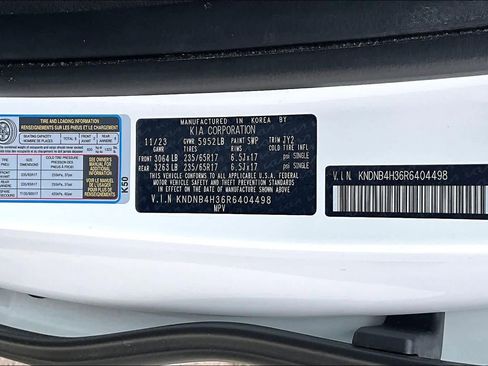 Certified 2024 Kia Carnival LX image 35