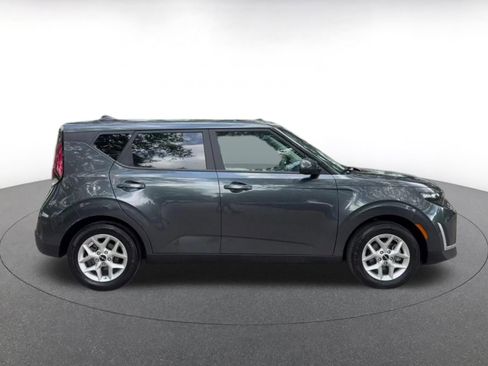 Used 2025 Kia Soul LX w/ LX Technology Package FWD image 17