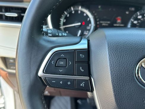 Used 2021 Toyota Highlander XLE image 27