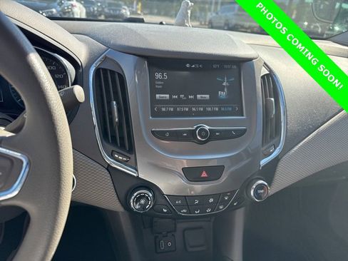 Used 2017 Chevrolet Cruze LT w/ Convenience Package image 5