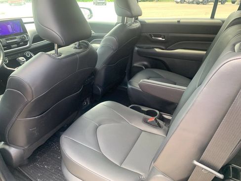 Used 2024 Toyota Grand Highlander AWD image 14