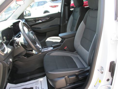 Used 2024 Chevrolet TrailBlazer LT w/ LT Cold Weather Package FWD image 14