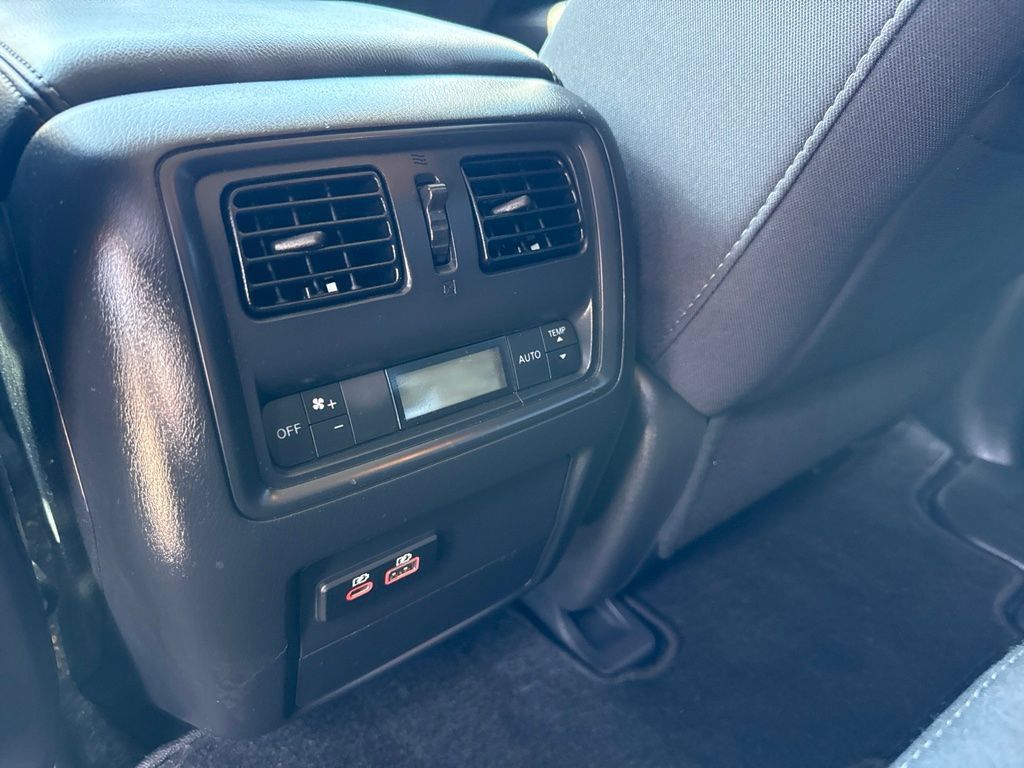 Used 2020 Nissan Pathfinder S AWD/4WD image 21