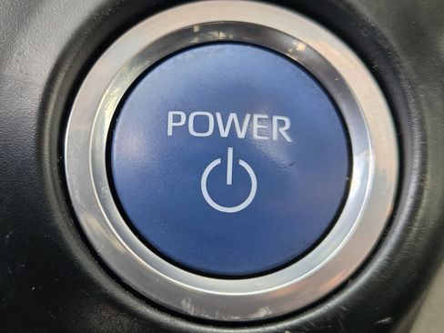 Used 2021 Toyota Sienna XLE FWD image 22