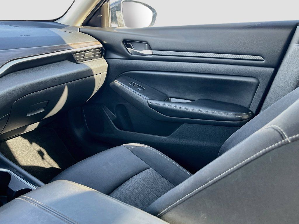 Used 2024 Nissan Altima 2.5 SV FWD image 21