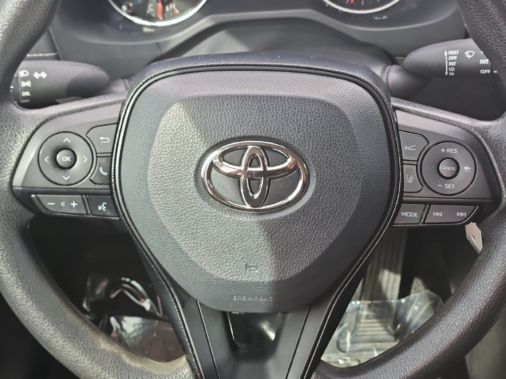 Used 2021 Toyota RAV4 LE FWD image 22
