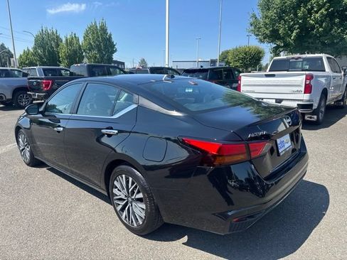 Used 2024 Nissan Altima 2.5 SV FWD image 3
