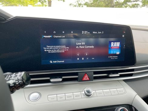 New 2025 Hyundai Elantra Limited image 41