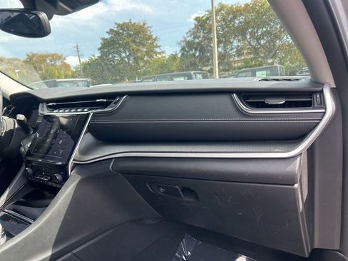 Certified 2023 Jeep Grand Cherokee Laredo w/ Luxury Tech Group I image 24