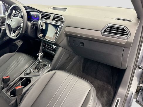 Certified 2024 Volkswagen Tiguan SE R-Line AWD/4WD image 15