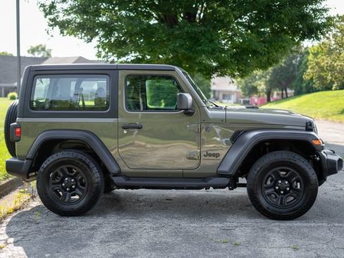 Used 2025 Jeep Wrangler Sport AWD/4WD image 4
