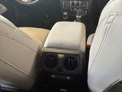 Used 2023 Jeep Wrangler Unlimited Sahara AWD/4WD image 10