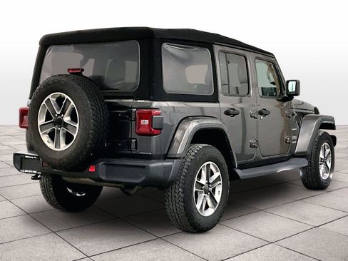 Used 2019 Jeep Wrangler Unlimited Sahara image 11