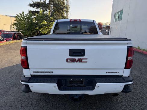 Used 2017 GMC Sierra 2500 Denali w/ Suspension Package, Off-Road AWD/4WD image 6