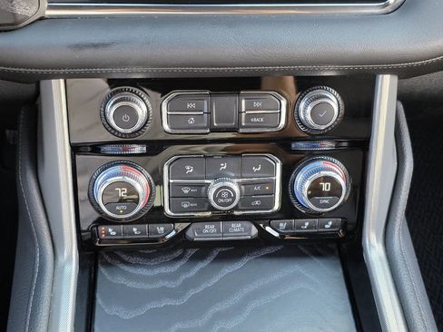 Used 2021 GMC Yukon Denali image 16