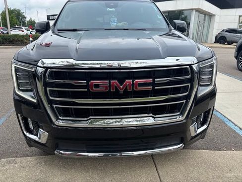 Used 2023 GMC Yukon XL SLT w/ SLT Premium Package AWD/4WD image 2