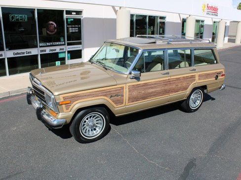 Used 1990 Jeep Grand Wagoneer image 12