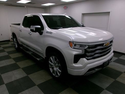 Used 2024 Chevrolet Silverado 1500 High Country w/ High Country Premium Package AWD/4WD image 15