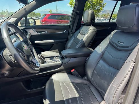 Used 2020 Cadillac XT6 Premium Luxury w/ Platinum Package AWD/4WD image 7