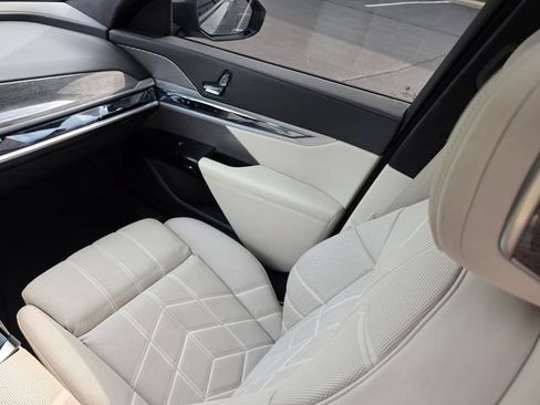 Used 2023 BMW i7 xDrive60 AWD/4WD image 40