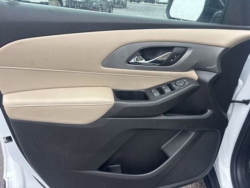 Used 2023 Chevrolet Traverse LS image 18