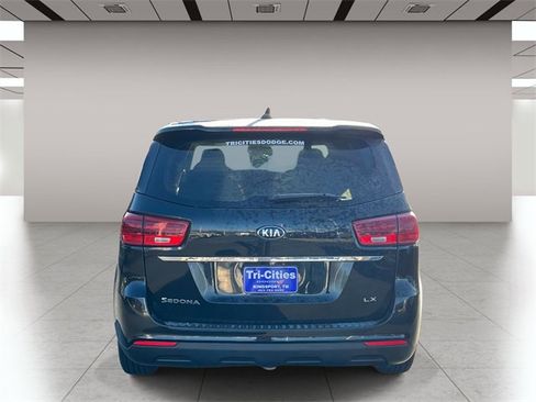 Used 2019 Kia Sedona LX image 4